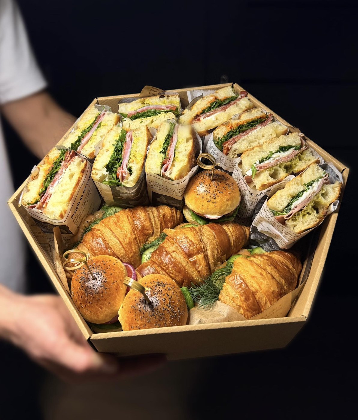 Box w rękach — gotowy na event